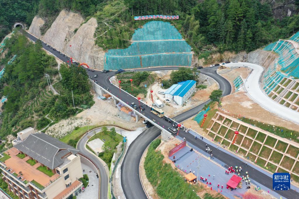 2023��8��4�գ�ʡ��S207�����h���}��繫·��ʽͨ܇���o�˙C(j��)��Ƭ�������A��ӛ�� ���Ƃ� �z